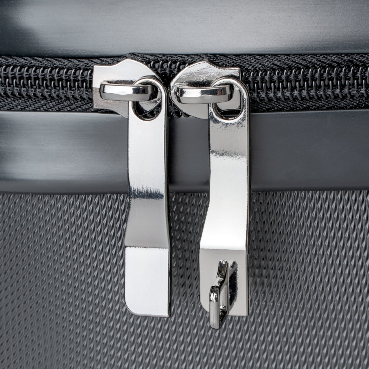 WHT.  ELEGANCE SUITCASE